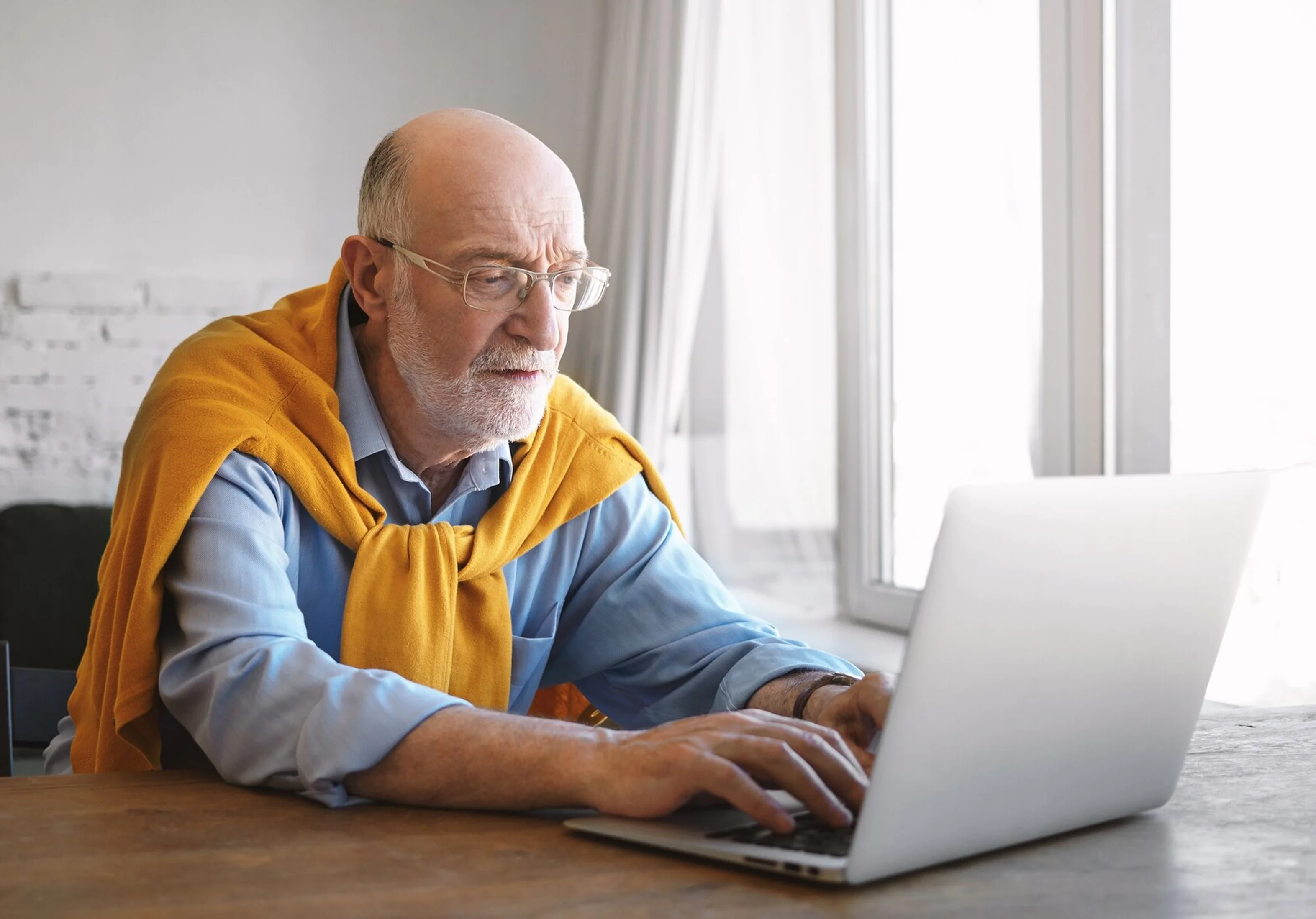 Senior patient viewing his health information in real time on the KangarooHealth dashboard.